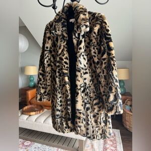 Adorable Anthropologie leopard/ cheetah faux fur coat XS